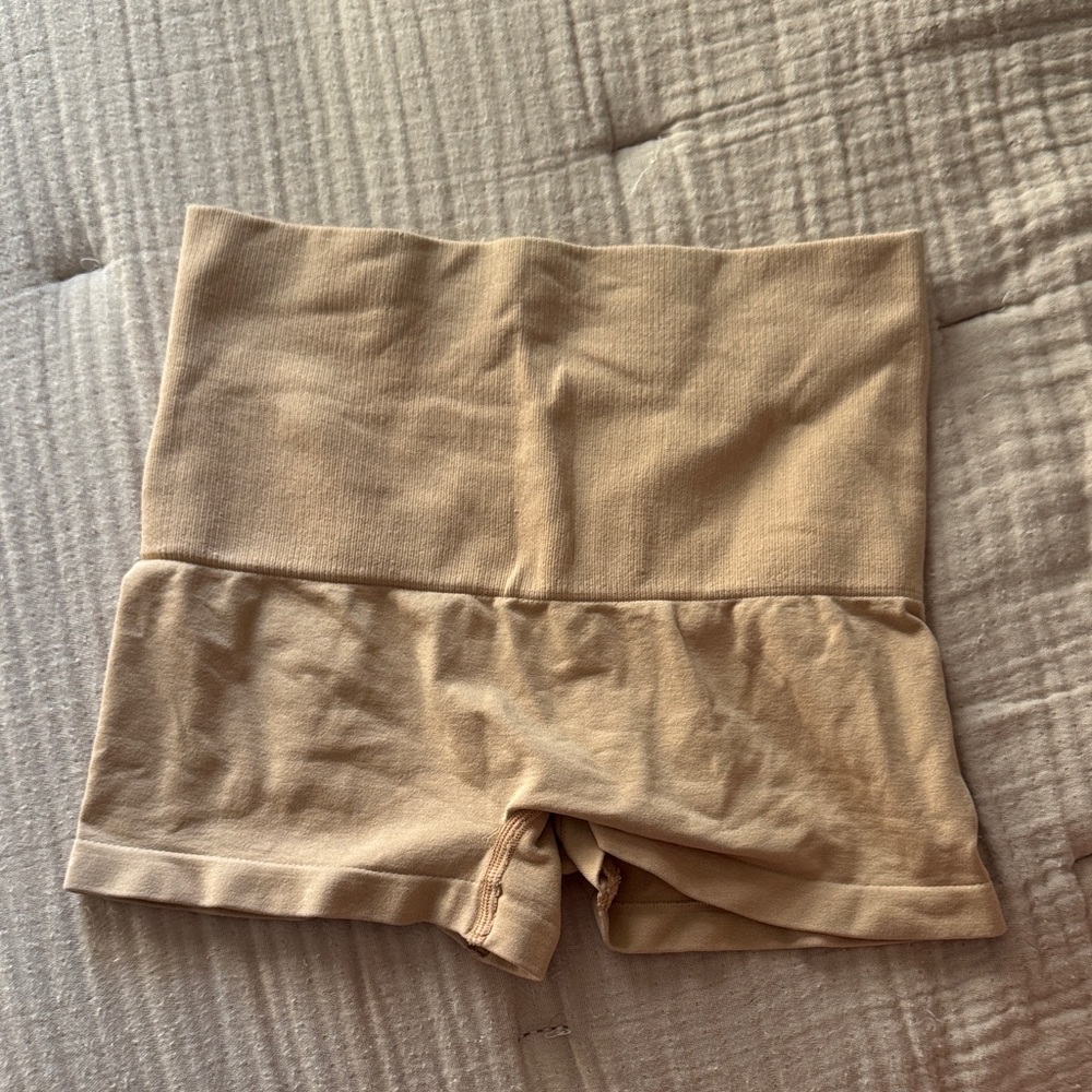 BLANQI High-Waisted Cream Women's Shorts